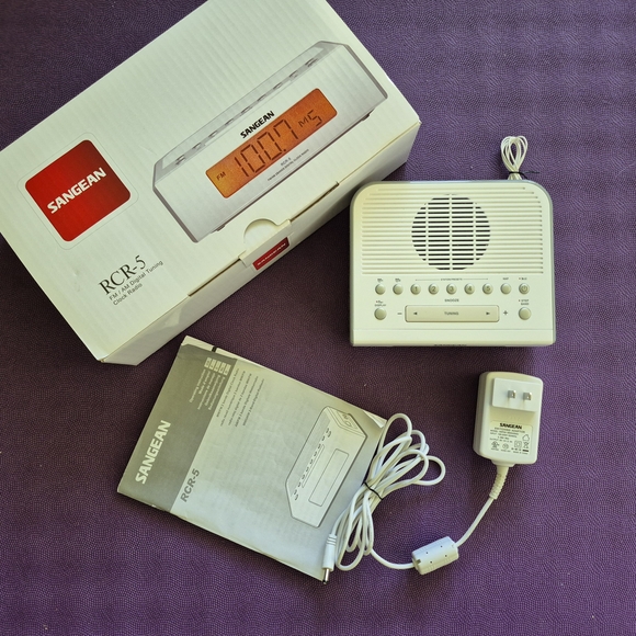Sangean RCR-5 Digital AM/FM Clock Radio - Picture 1 of 1
